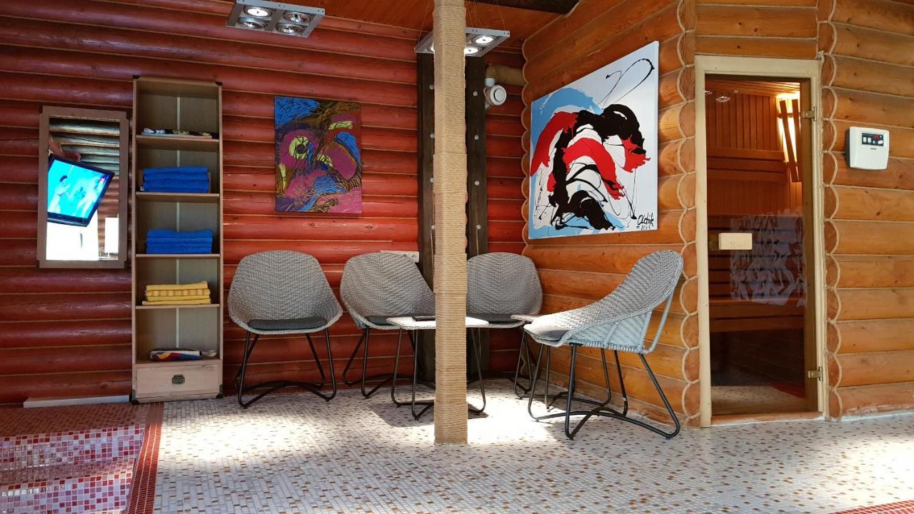 Luxury Villa With Pool And Sauna Cernăuți Exterior foto