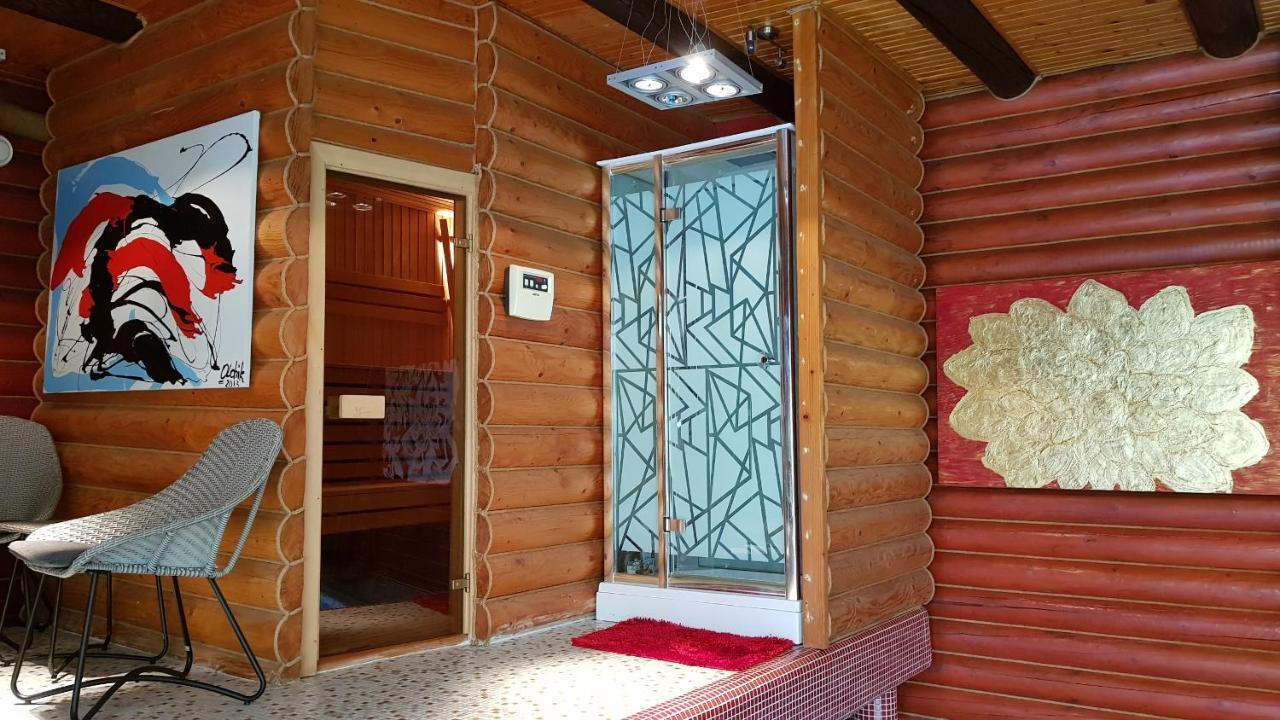Luxury Villa With Pool And Sauna Cernăuți Exterior foto
